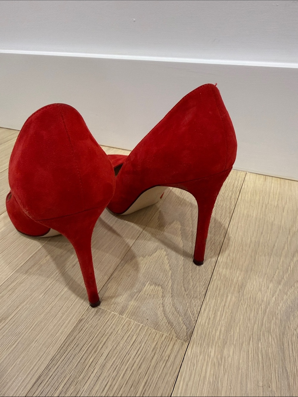 Stuart Weitzman Red Suede Pointed-Toe Pumps - Picture 4 of 4